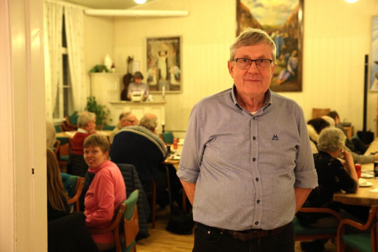 Arne Delviken syns det er hyggelig å fylle lokalene på Bedehuset til taco-kvelder.