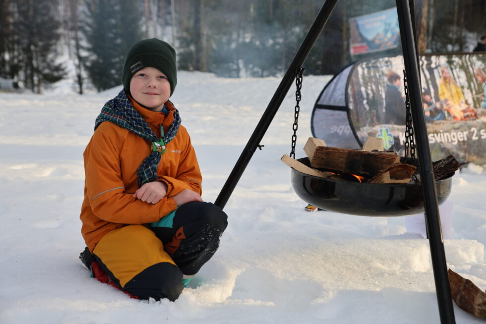 Trygg Falch og Kongsvinger 2. speidergruppe fyrte opp flere bål på kick-offet til Friluftslivets år.
