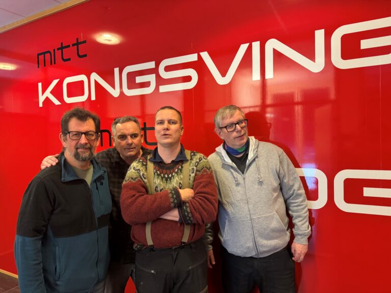 Lars Ovlien og Øivind Roos overlater programleder-rollen til Mitt Kongsvinger og Mitt Eidskogs redaktør Brynjar Fredheim. Gjest i ukas prodcast er billedkunstner Johannes Borgrevick Hansen,.