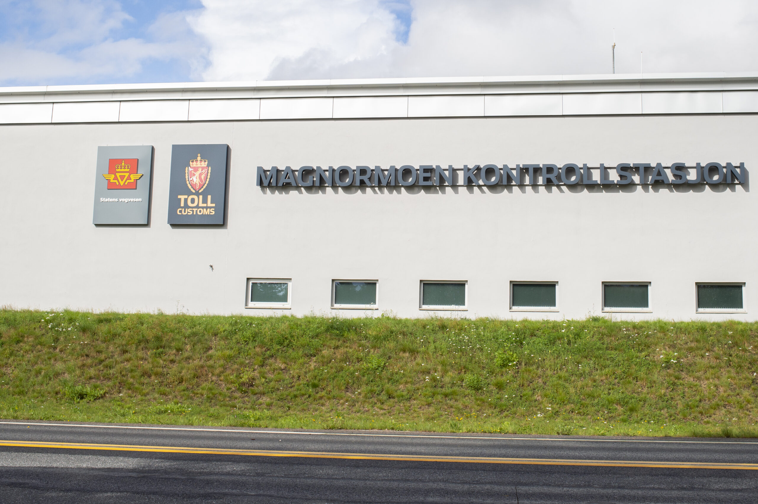 Magnormoen kontrollstasjon disponeres av både Statens vegvesen og Tollvesenet..