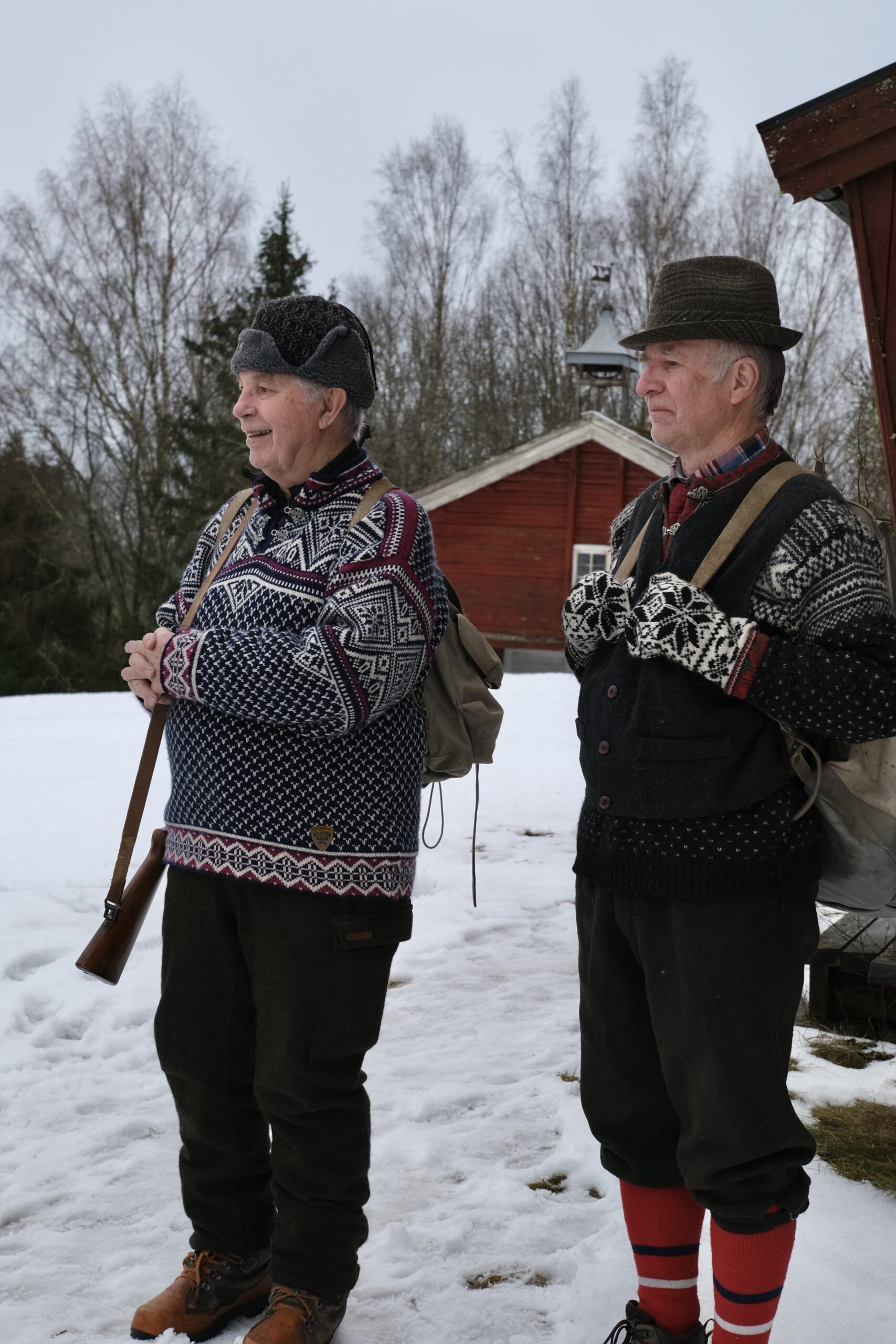 Thor Øyvind Bråthen og John Martin Øverby i rolle under innspilling på Orala på Varaldskogen.