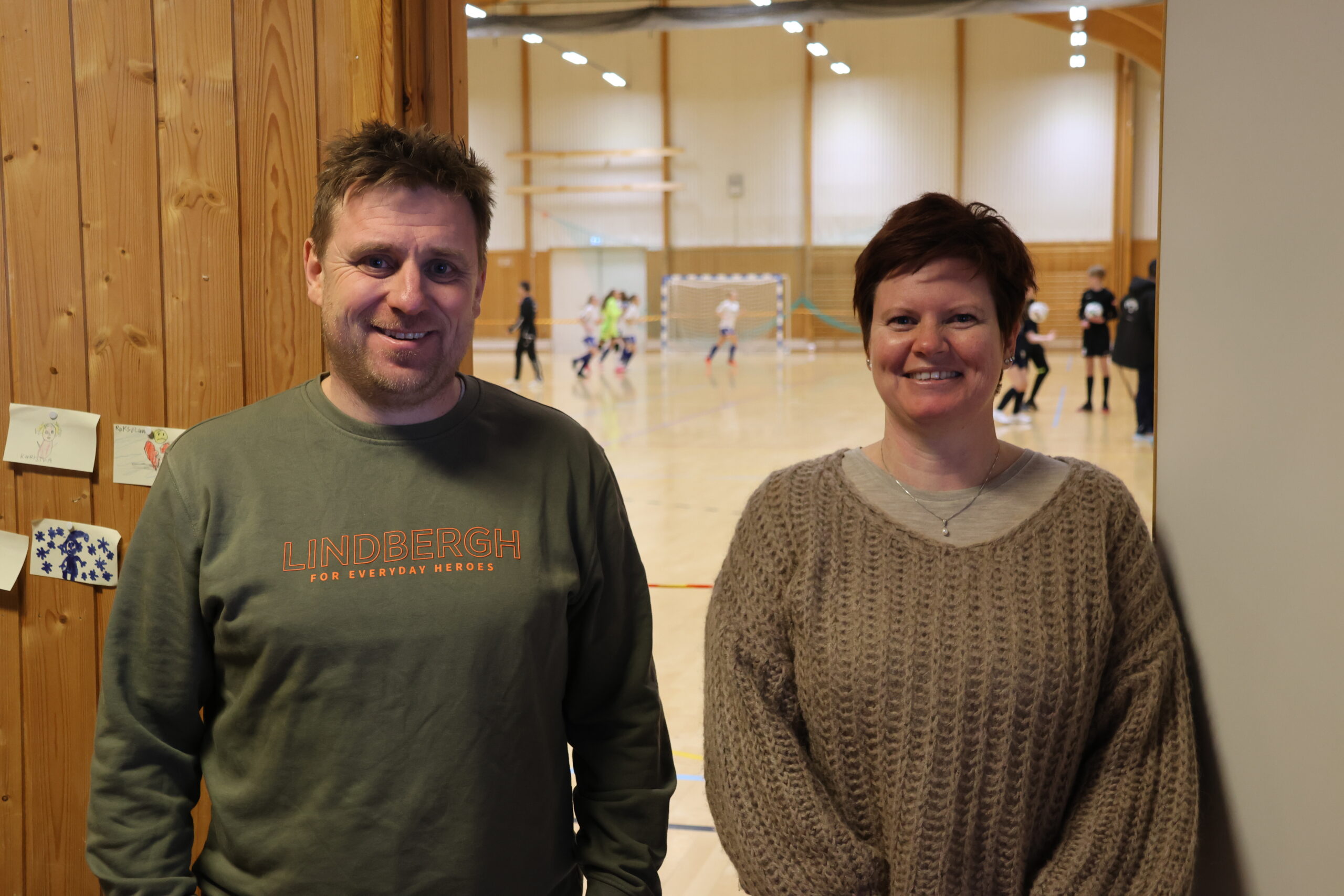 Leif Harald Lindkjølen og Solfrid Brenna i Eidskog Fotball er storfornøyde etter helgens cup i Eidskoghallen.