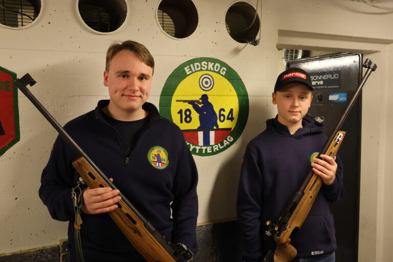 Trygve (f.v.) og Karsten Kolstad Andreassen leverke gode resultater i hver sin klasse på Landsskytterstevnet forrige helg.
