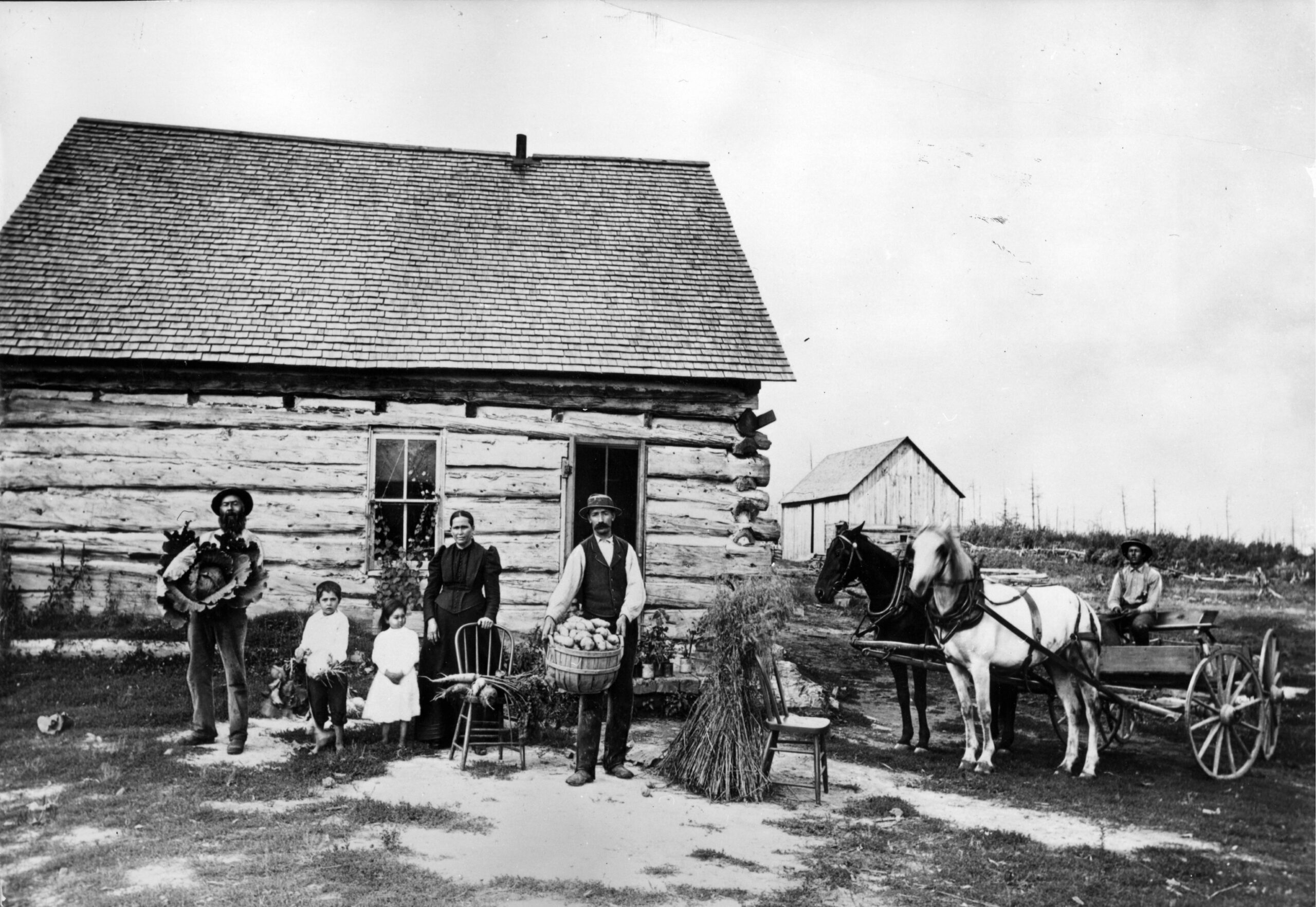 Eidskog museums- og historielag og Tyrielden Eidskog bibliotek går sammen om 200-års markeringen av starten på utvandringen til Amerika. Her et bilde av nybyggere i Minneapolis fra 1895.