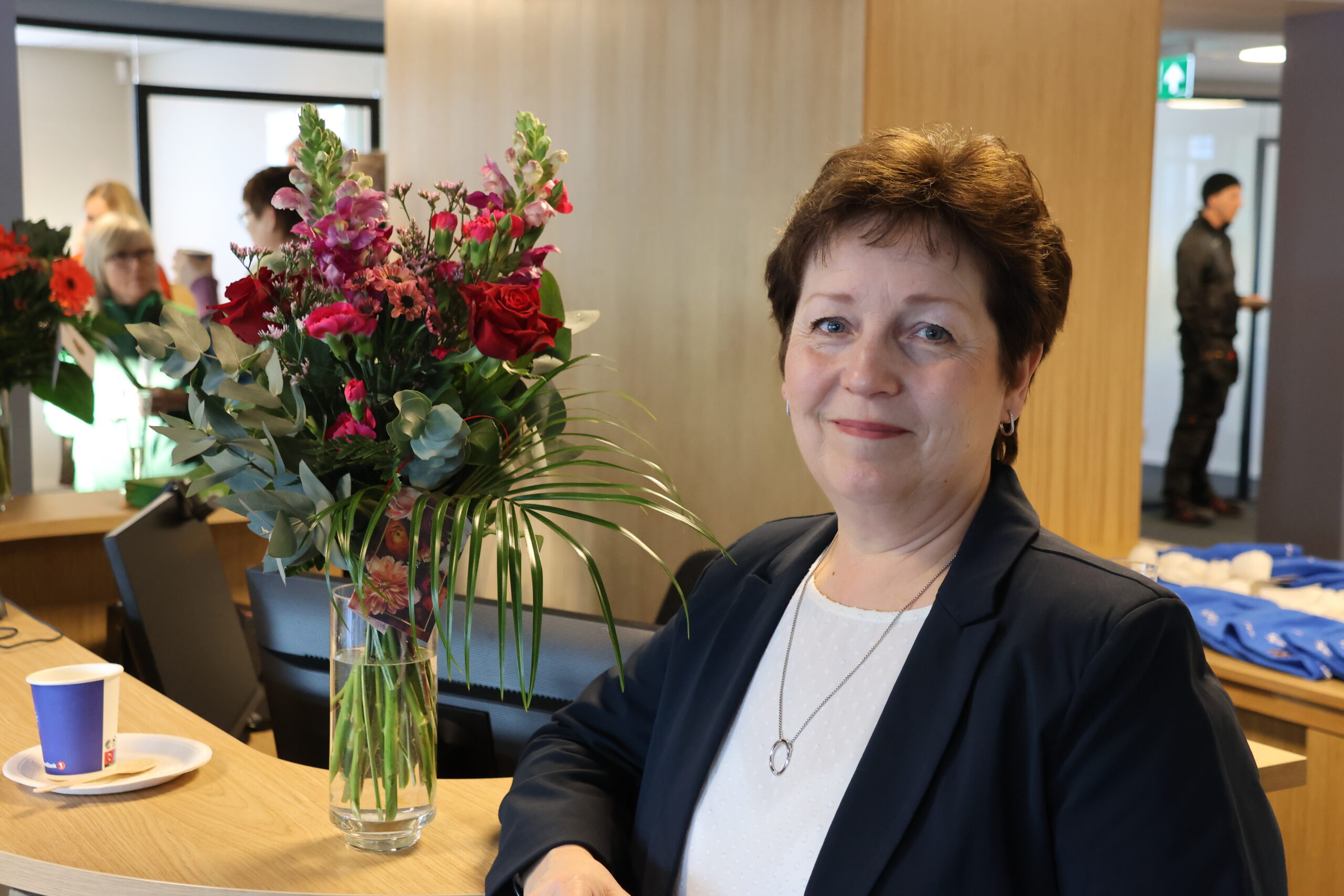 Bodil Graøstrøm har vært ansatt i Sparebanken på Skotterud siden 1981. Hun gleder seg over nyoppussede lokaler.