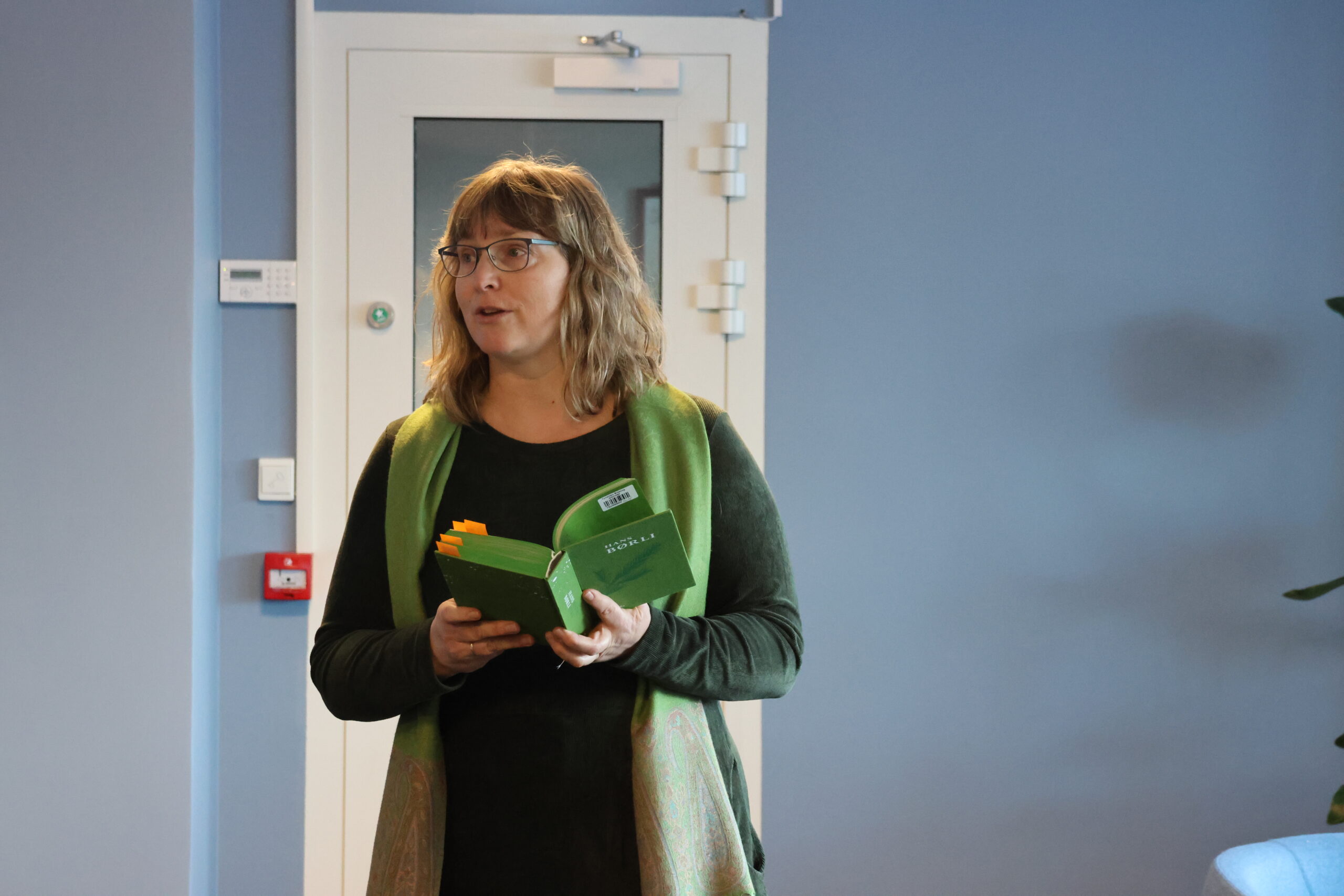 Biblioteksjef ved Tyrelden Eidskog bibliotek, Randi Heggland Strøm var invitert for å lese dikt av Hans Børli.