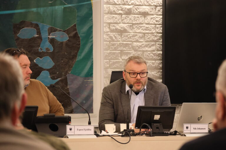 Kommunedirektør Nils Johansen orienterte kommuneestyret om hvordan han ønsker at administrasjonen og politikerne skal arbeide fremover med omstilling i kommunen.