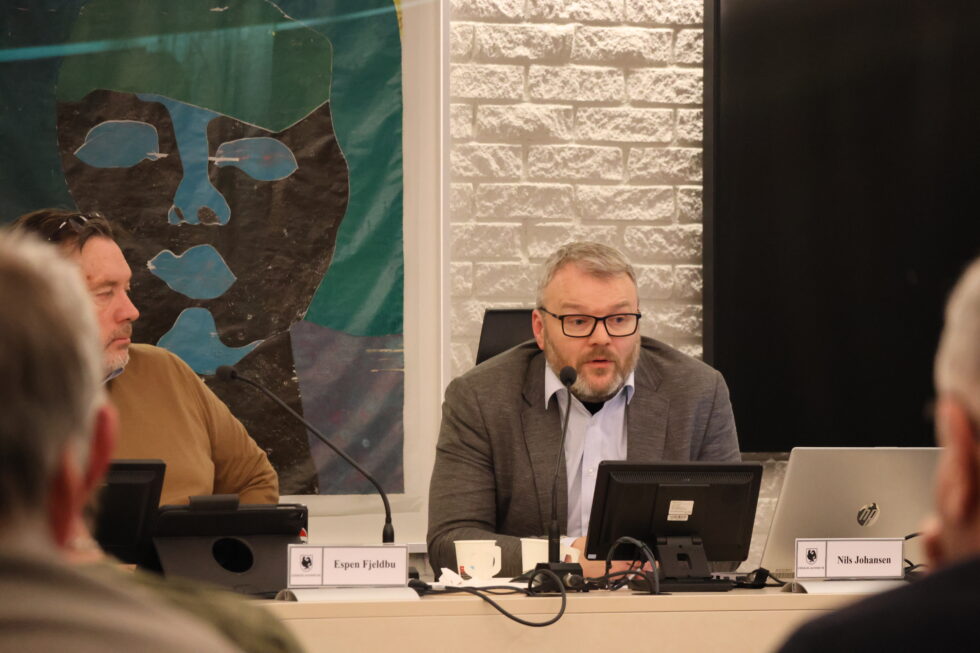 Kommunedirektør Nils Johansen orienterte kommuneestyret om hvordan han ønsker at administrasjonen og politikerne skal arbeide fremover med omstilling i kommunen.
