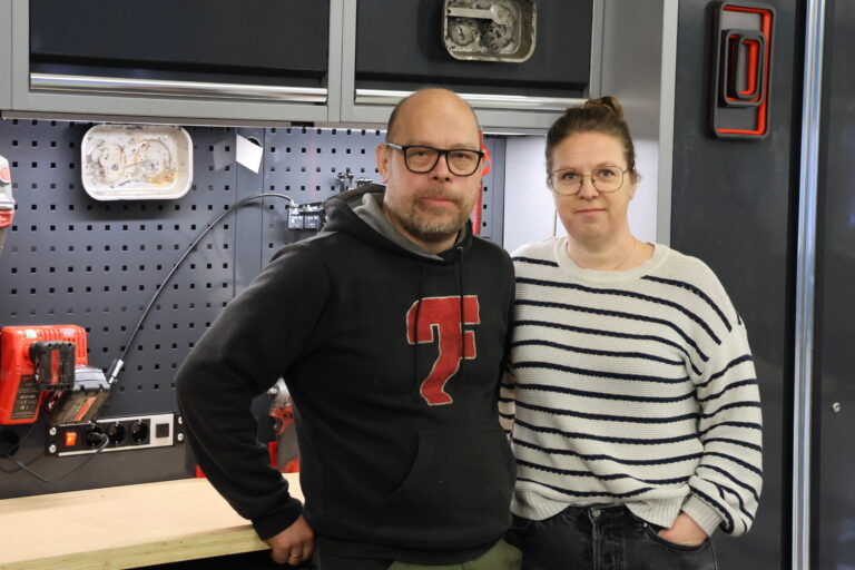 Anders og Anne Katrine Klanderud åpner nytt verksted om få uker. – Vi klør i fingrene etter å komme i gang, forteller ekteparet.