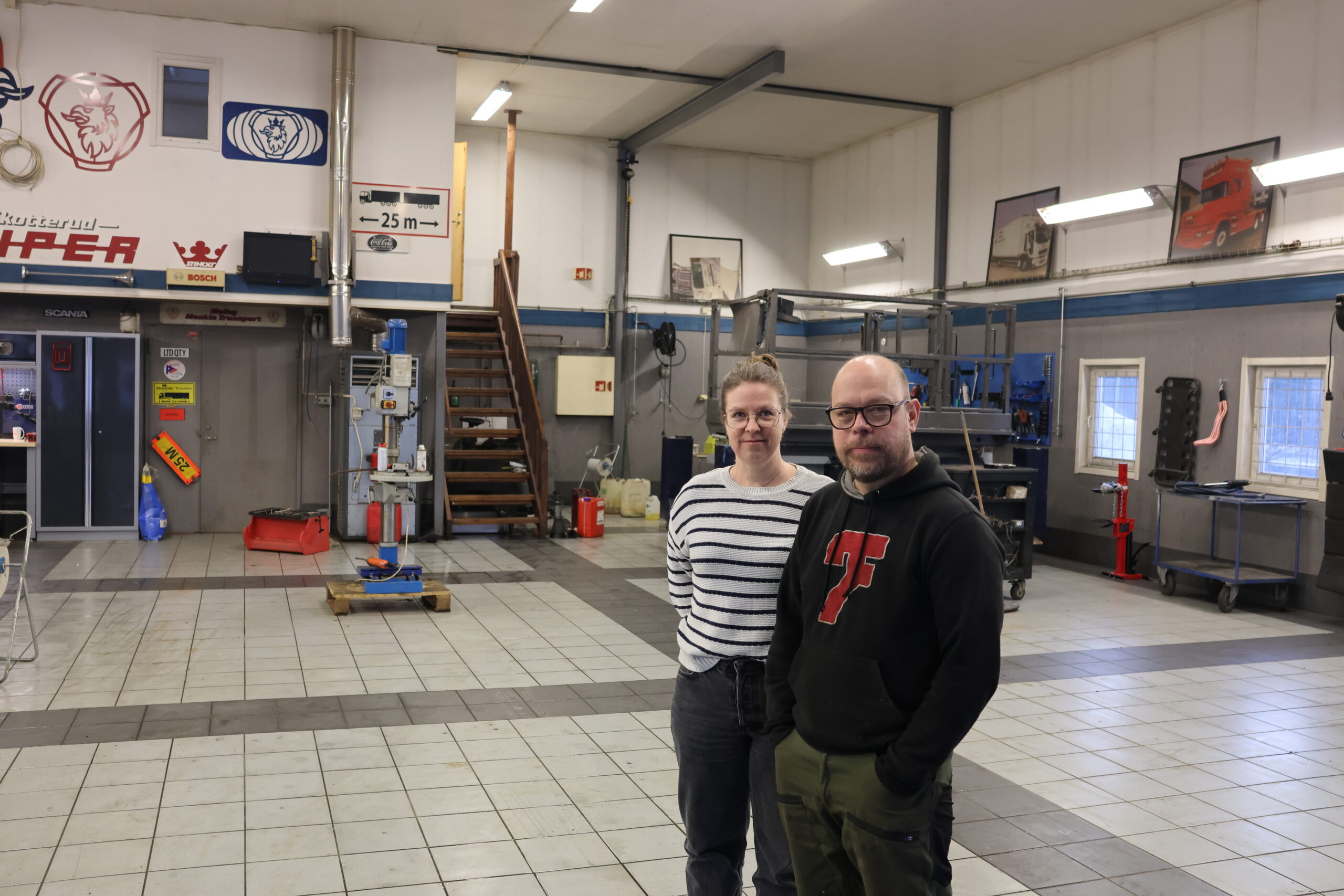 Foreløpig er det ganske tomt i de store lokalene. Men alt av vektøy og utstyr er kjøpt inn og på vei til verkstedet på Standsberg mellom Matrand og Skotterud. Anne Katrine og Anders Klanderud forteller om travle dager for at alt skal komme på plass.