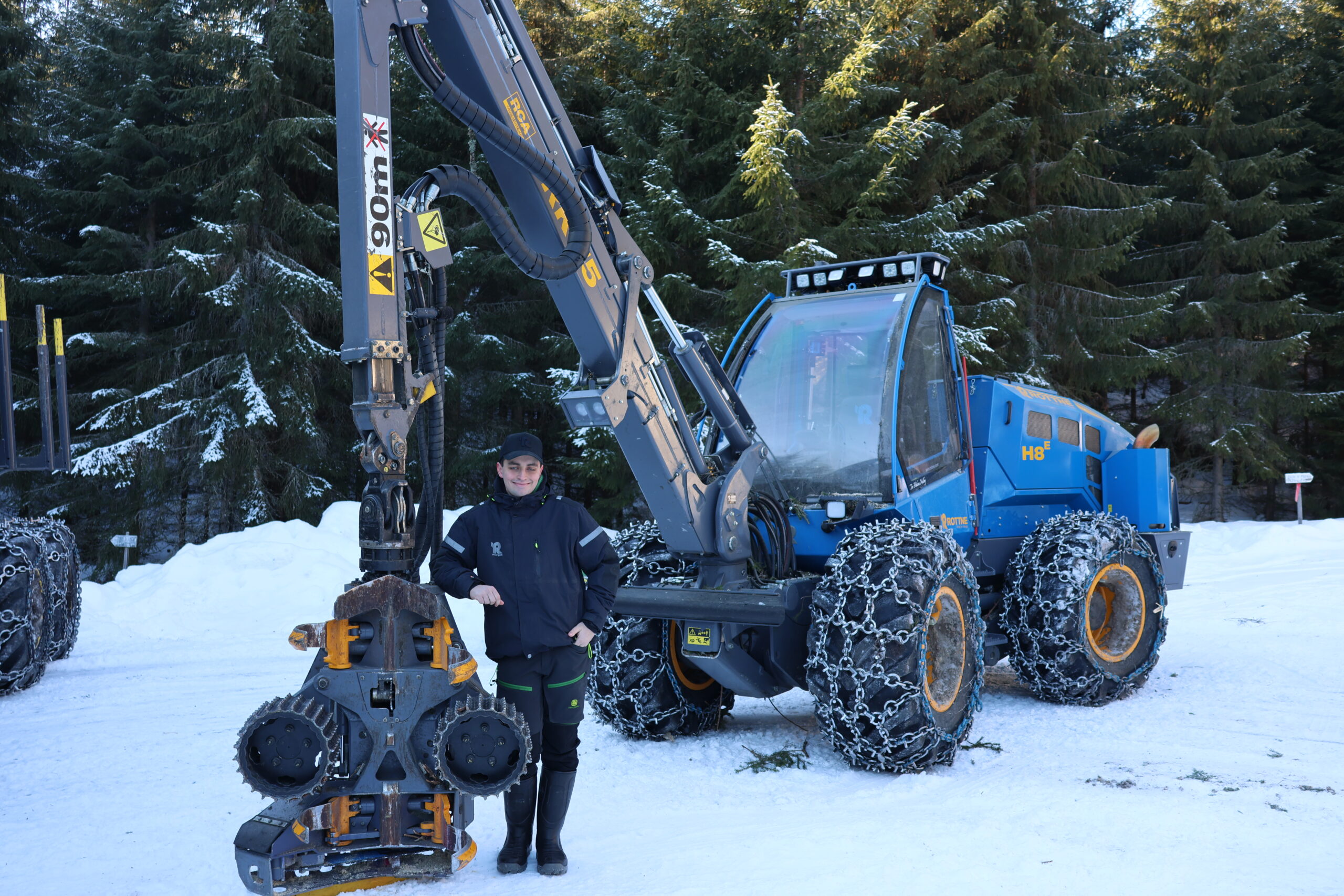 Hogstmaskinen er den daglige arbeidsplassen til Tor Håkon. Maskinen er spesielt utviklet for å drive bestandsgående tynning.