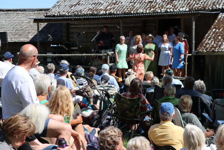 Oppistun Børli er bevilget støtte til bevaring av bygninger. Her fra en Junikveld.
