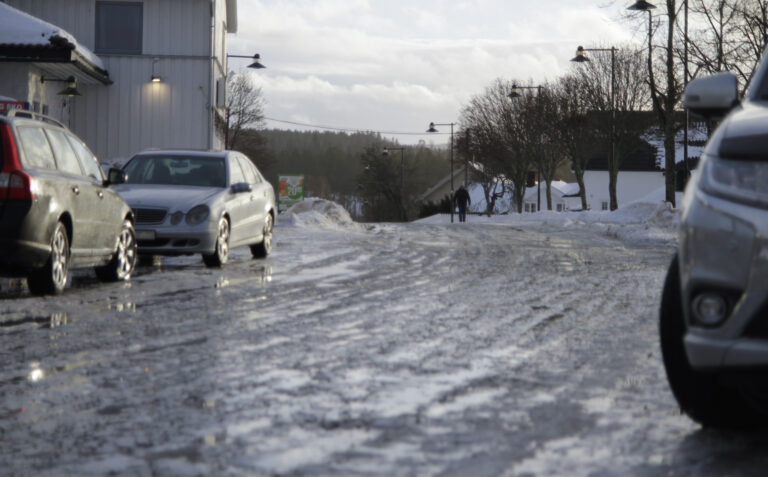Meteorologene melder om regn som kan fryse på bakken, særlig det neste døgnet.