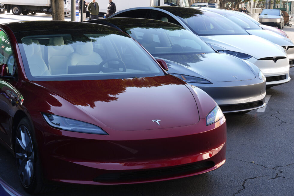 I februar ble antall Tesla-registreringer halvert i forhold til februar 2024.