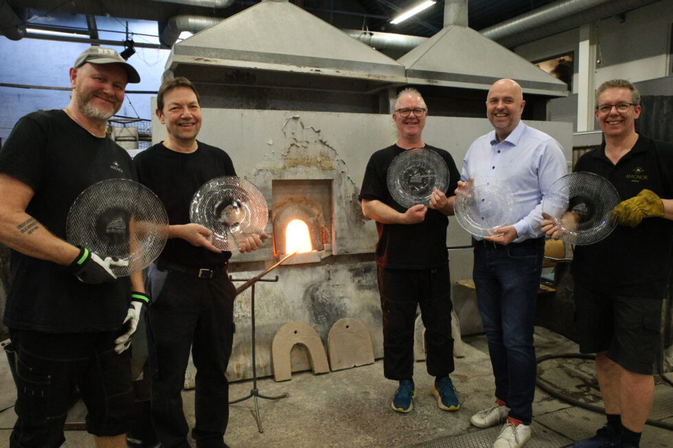 Magnor glassverk er veldig fornøyd med at de har fått oppgaven om å levere premiene til Birken.