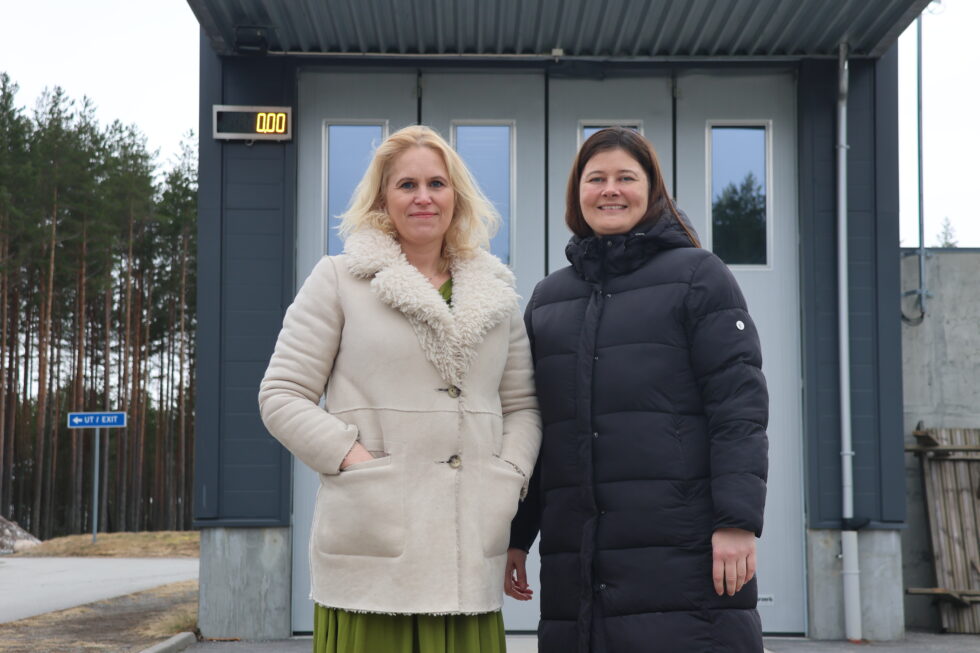 Kamilla Thue(AP) hadde besøk av Iselin Vistekleiven (AP) fra Innlandet fylkeskommune. Sammen besøkte de to blant annet Magnormoen kontrollstasjon.