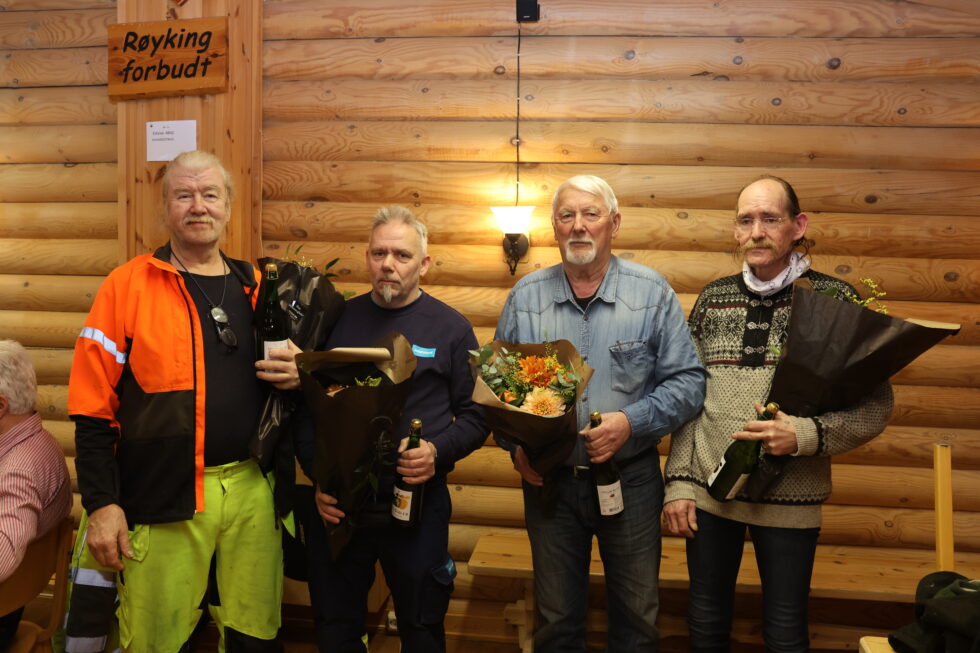Thor Klanderud, Eddy Eriksen, Trond Gusterud og Jon Nordstrand ble påskjønnet for sitt frivillige arbeid med å holde grøntarealene på Åbogen i fin stand gjennom mange år.