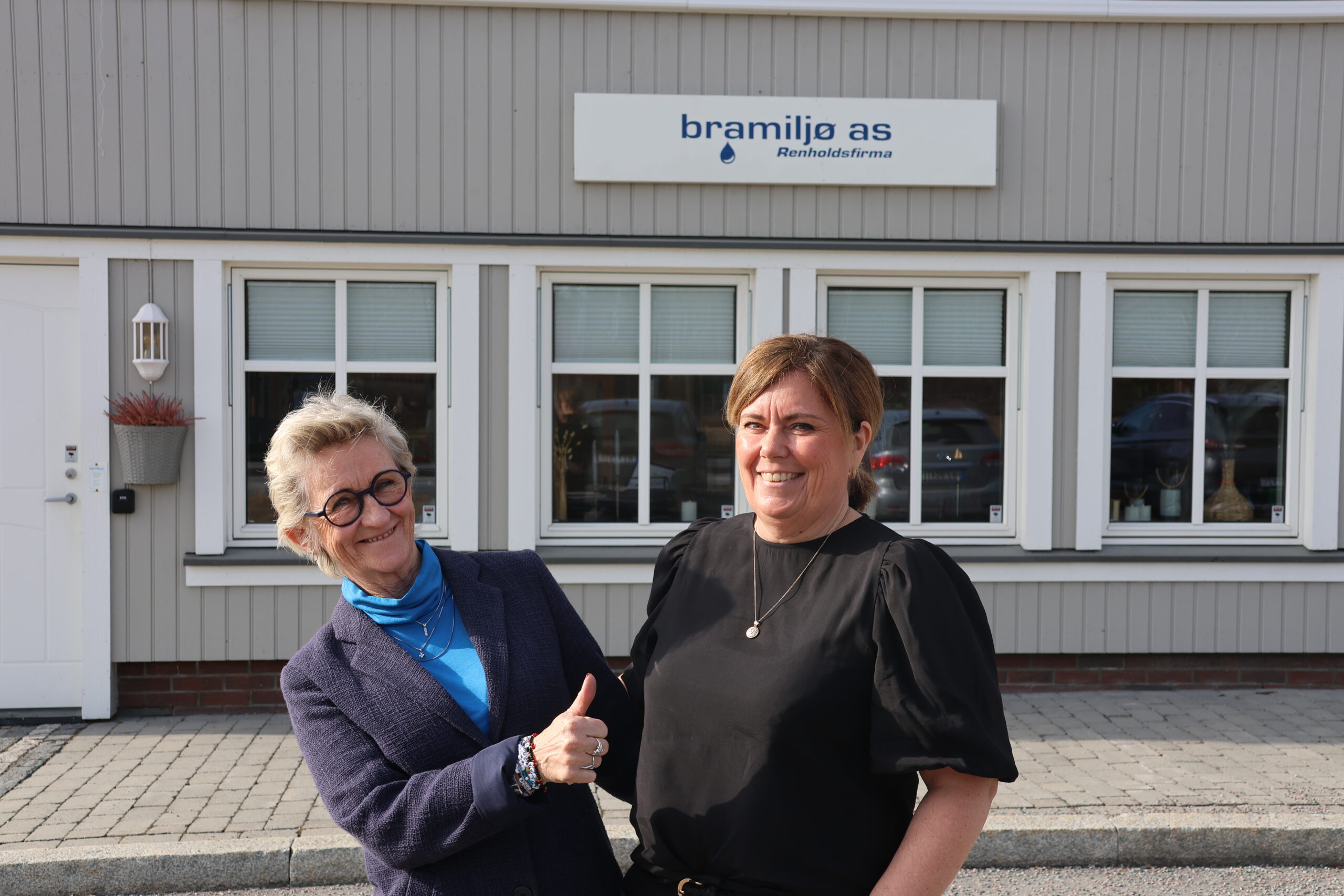 Toril Snipen holder tommelen opp for sin etterfølger Line Billerud. Selv skal hun bli en aktiv pensjonist.