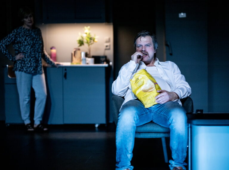 Lørdag kommer Arve Leksnes (Tom Styve) til Rådhusteatret.