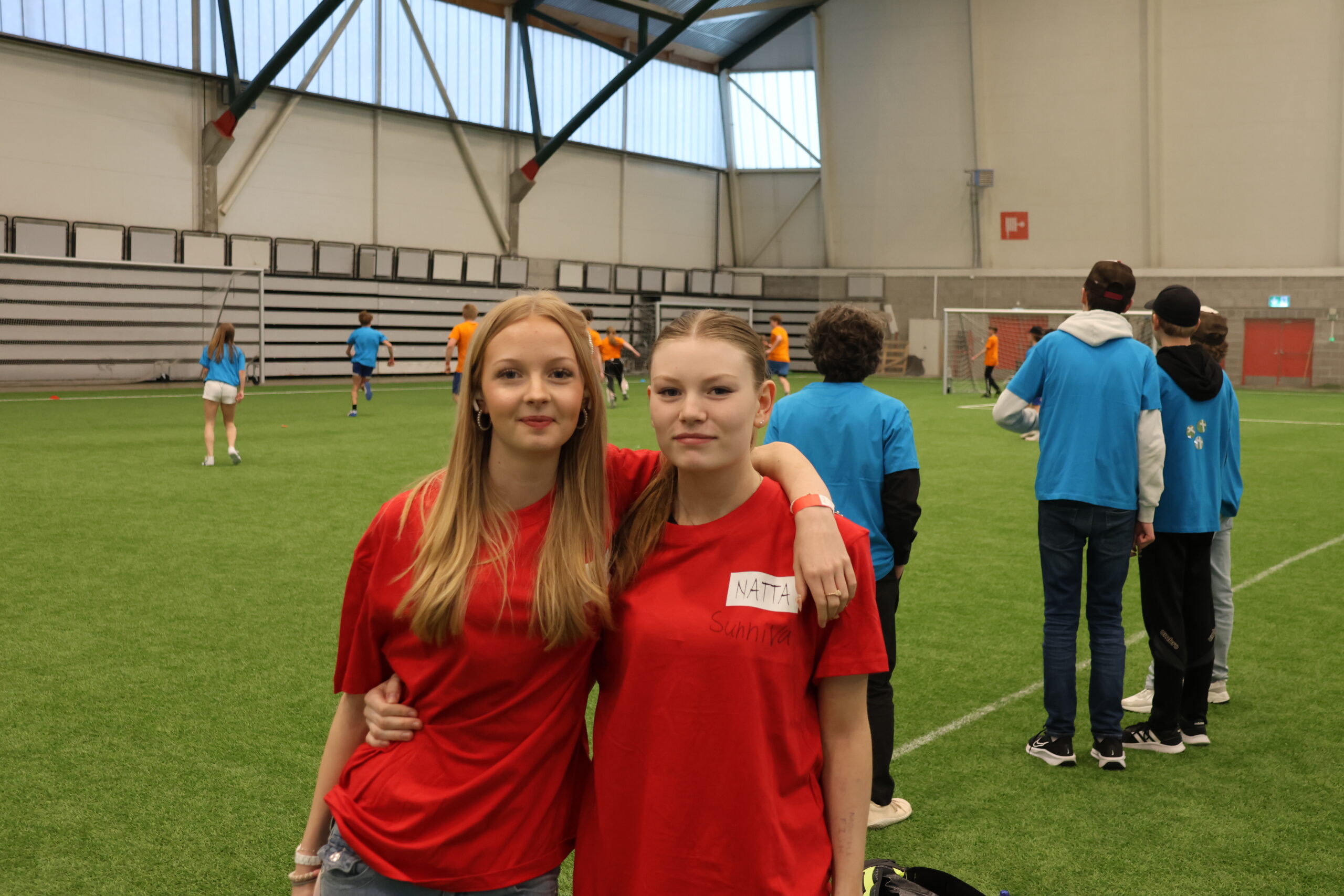 Josefine Jorildsdotter Wahl og Sunniva Torp Myrvang er gruppeledere fra EIdskog på "Natta" arrangementet.