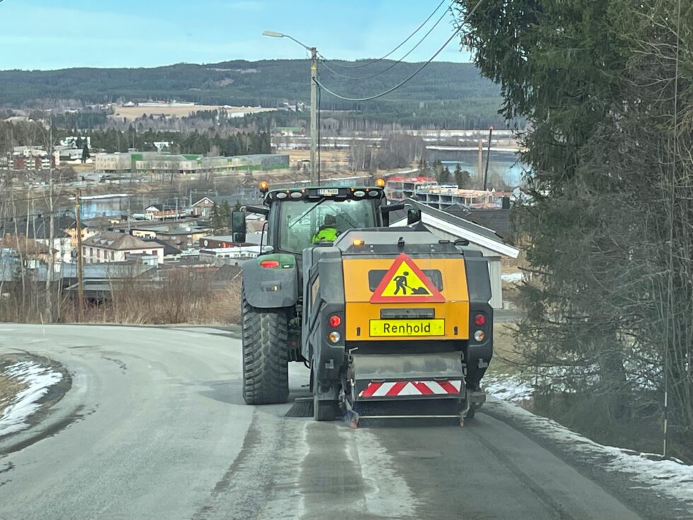 Nå starter renholdet av fylkesvegene.