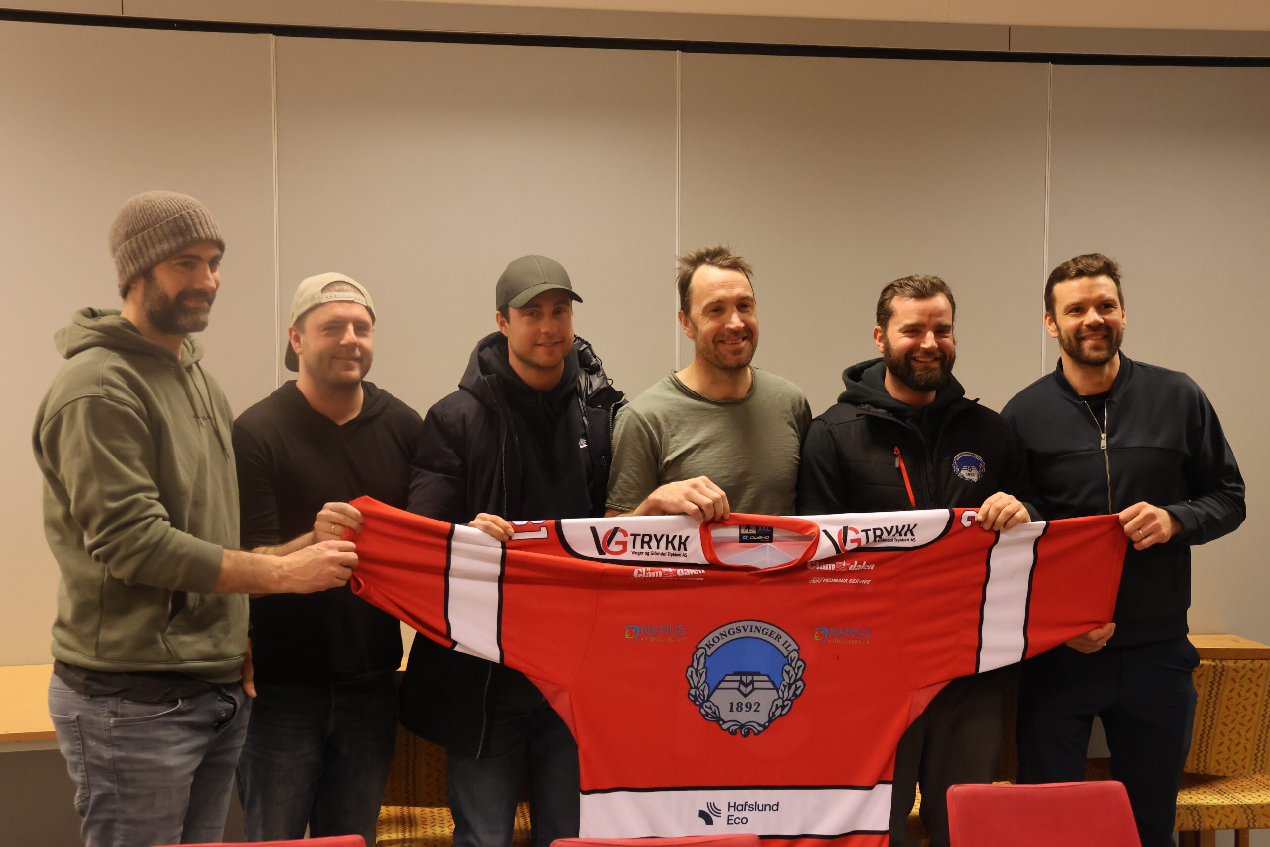 Christian Larrivee, Joakim Jensen, Andreas Øksnes, Eirik Skadsdammen, og Jimmy Andersson ble signert for å hjelpe KIL til å rykke opp.