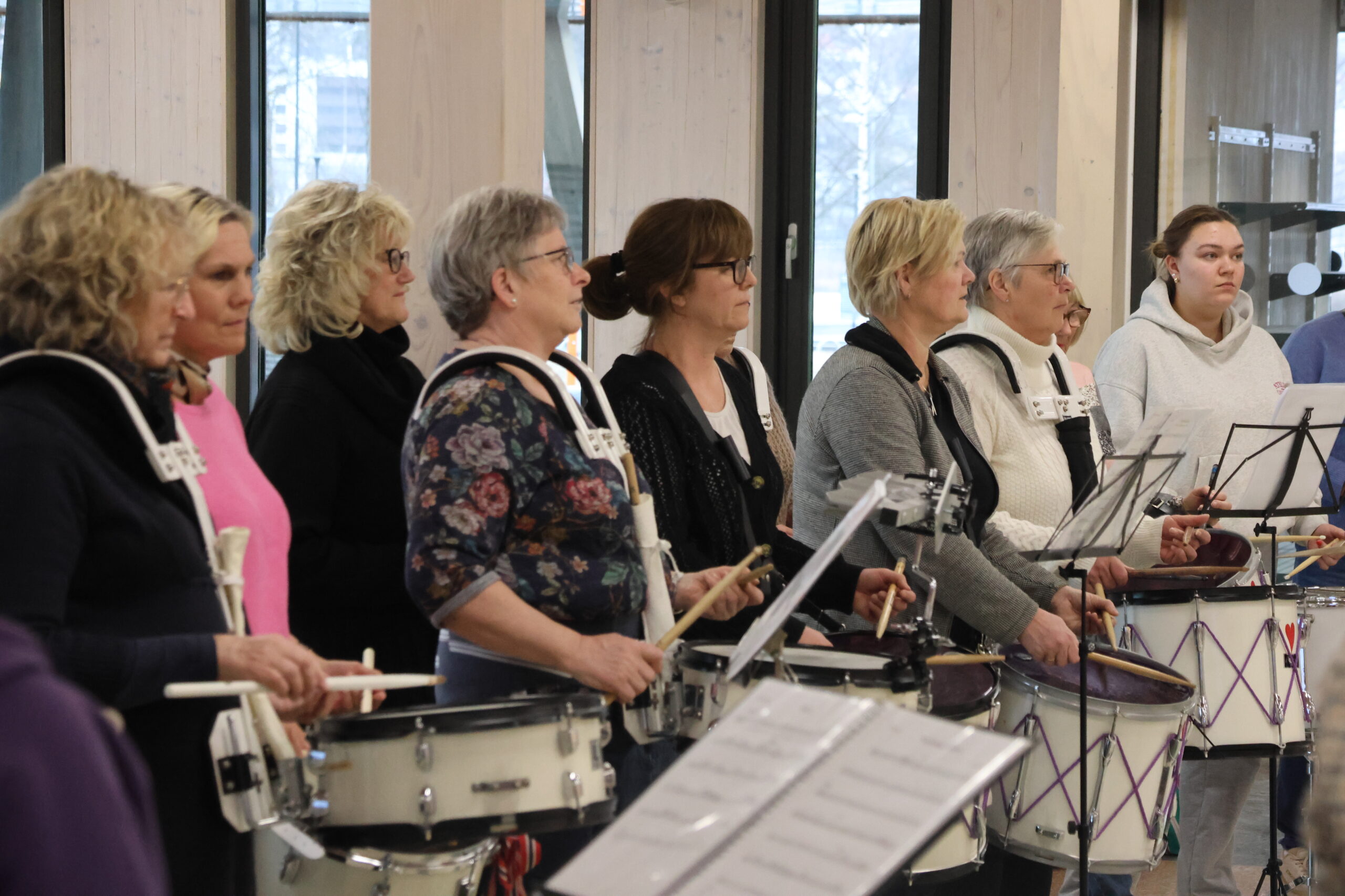 Det er mye som skal stemme når så mange skal spille sammen. Her fra en felles øvelse mellom Takt Skar Du Ha fra EIdskog og Drum Ladies fra Kongsvinger.