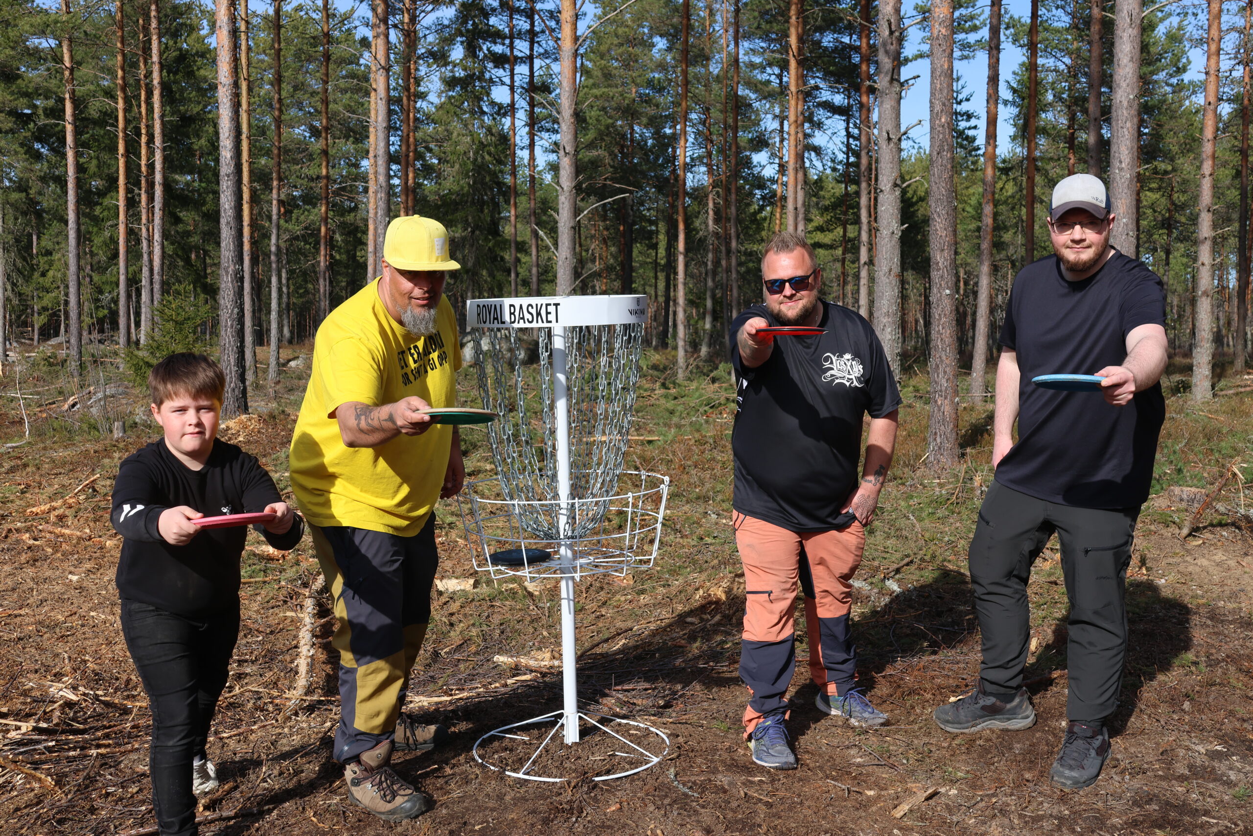 Theodor, Remi, Ronn Kjetil og Sten Mikkel er klare for å spille og håper flere blir med.