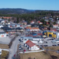 Oversiktsbilde over deler av Skotterud sentrum tatt med drone i april 2025. — Foto: Knut Sørby