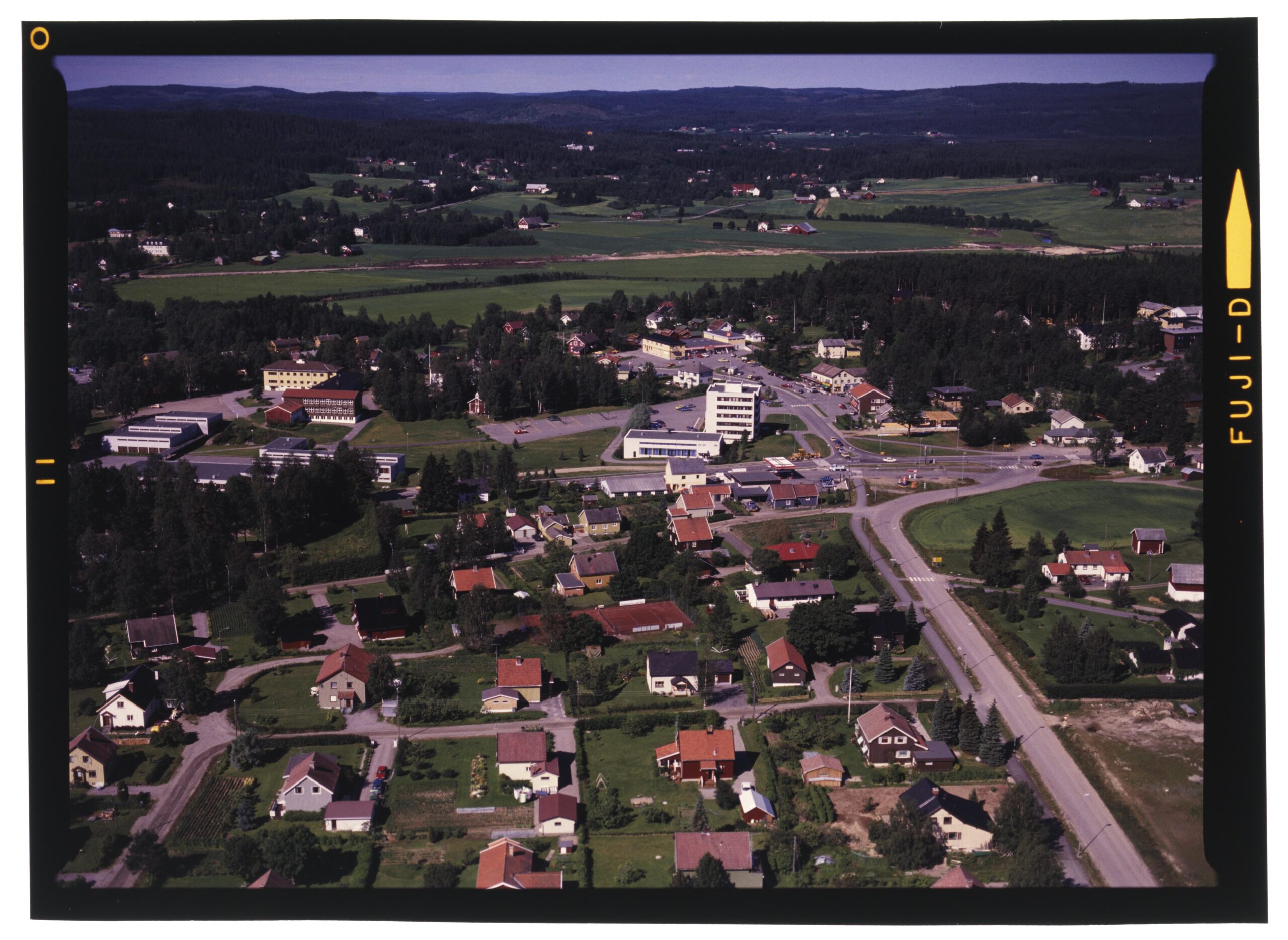 Flyfoto fra Skotterud med Hagebyen og Skotterud sentrum.