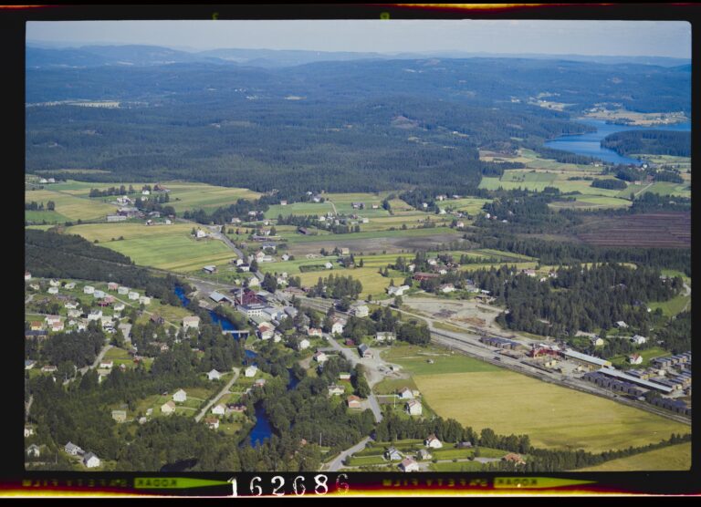 Flyfoto tatt over Magnor 3. september 1965.