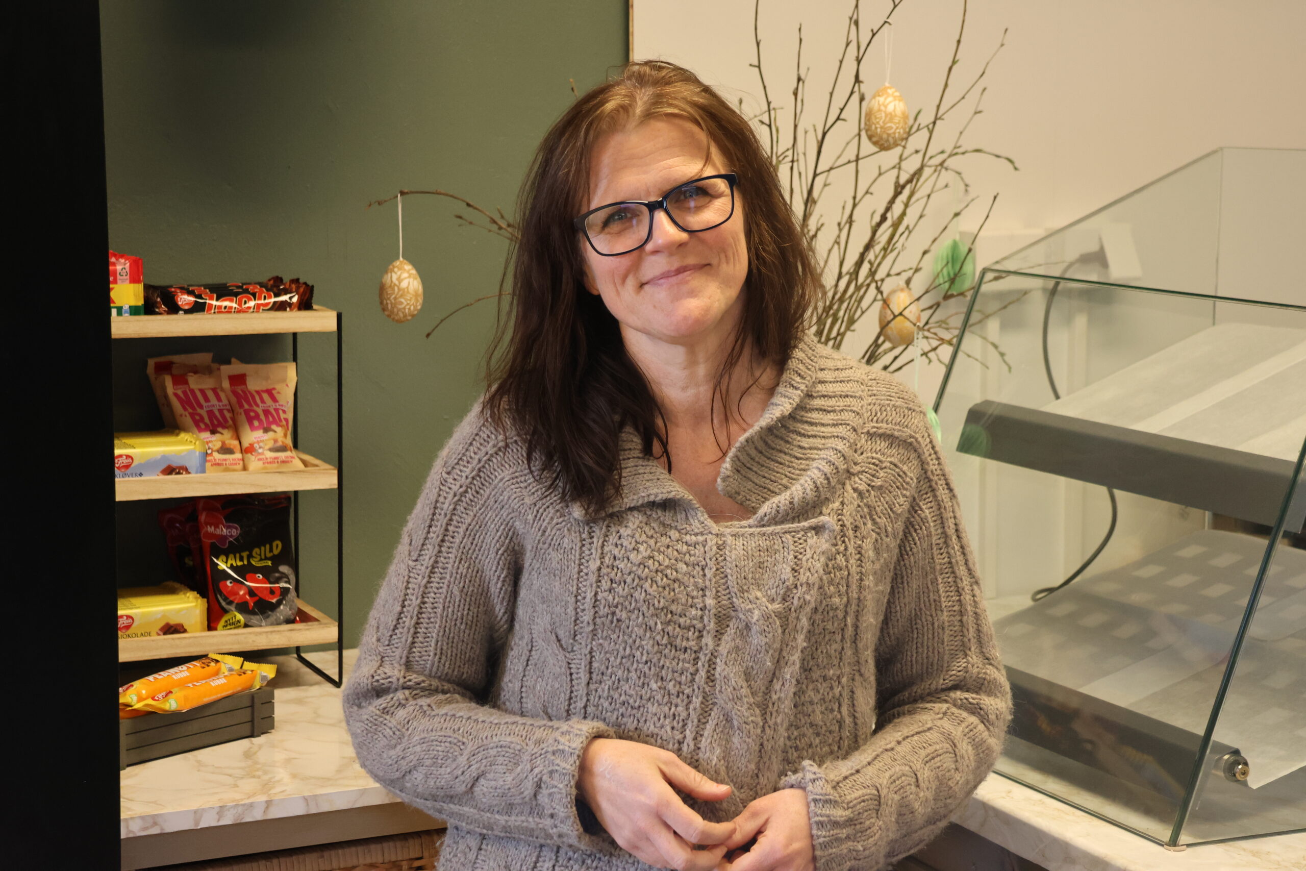 Anne-Hilde Rui og hennes leverandører snudde seg rundt raskt da de siste godkjennelsene falt på plass. Nå får hun med seg påsketrafikken på fylkesvegen.