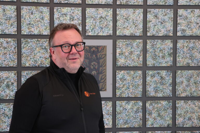 Ronald Jørgensen, styremedlem i Hans Børli selskapet forteller om et spennende program for årets Junikveld på Oppistun Børli.