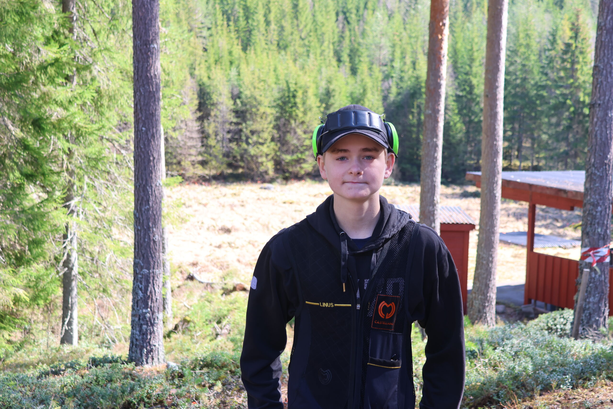 Linus Rudberg (14) har drevet med leirdueskyting i ett års tid og skyter for Eidskog Jeger og Fiskeforening.