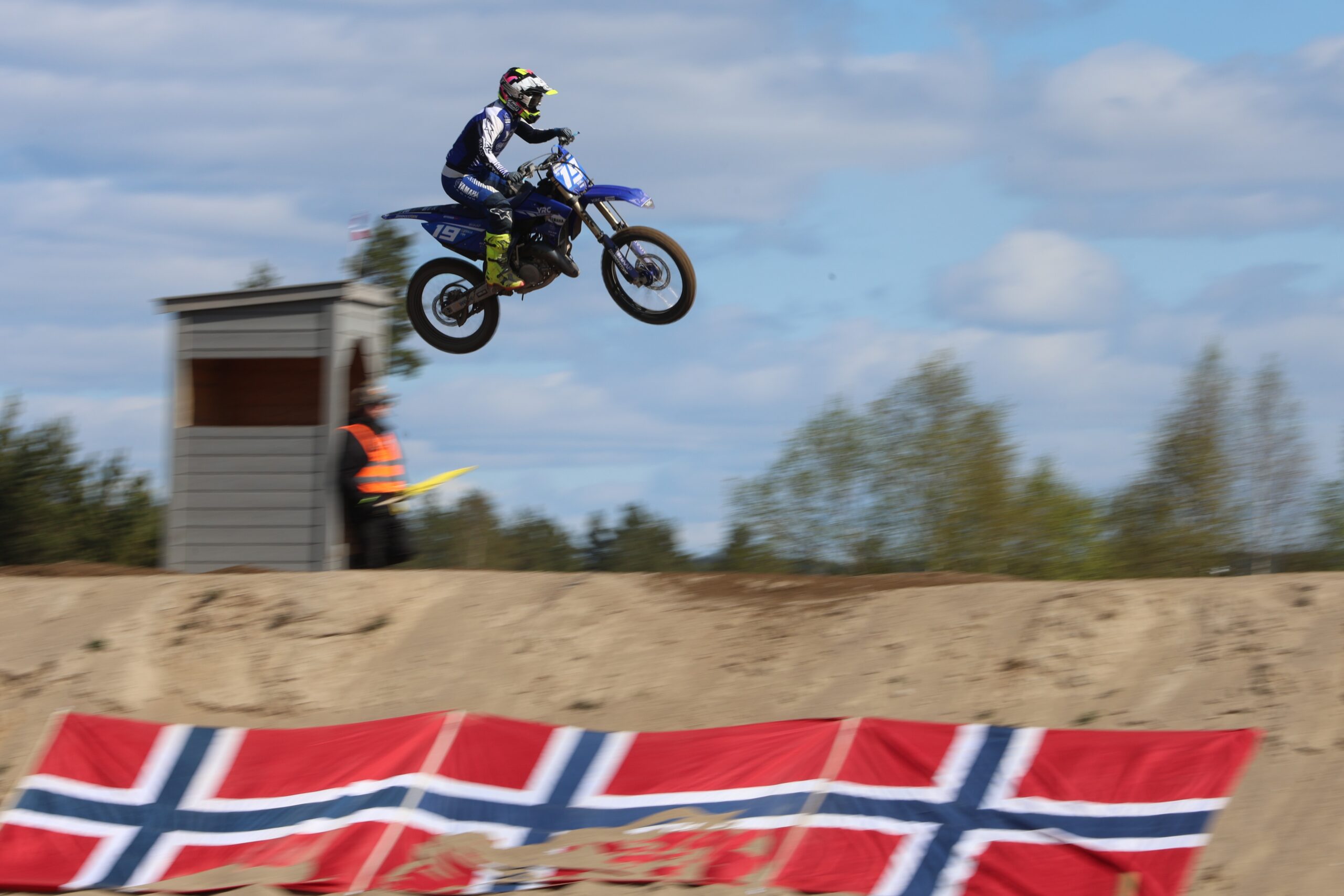 Lørdag er det igjen klart for høye svev på motocrossbanen på Magnor.
