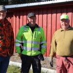 Torkel Strøm, leder i Eidskog Skytterlag, Bjørn huse, leder i Vestmarka Jeger og Fiskeforening og Vidar Huse, leder for NM-komiteen ser fram i mot juli da det skal arrangeres NM-elgbane på Revlemoen.