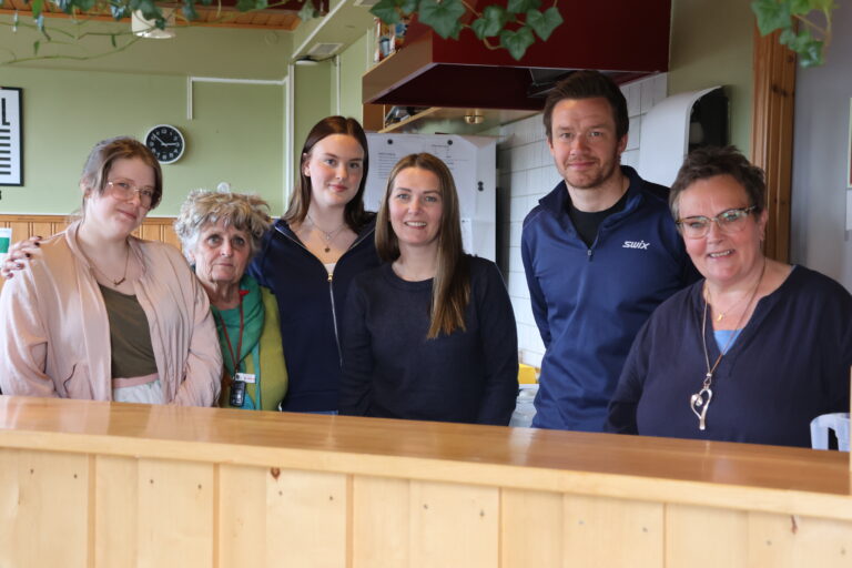 Emilie Jørgensen, Eirin Østby, Kine Fjeld, Linda Ellingsen, Petter Linstad og Mona-Teresa Vandrer har åpnet 
