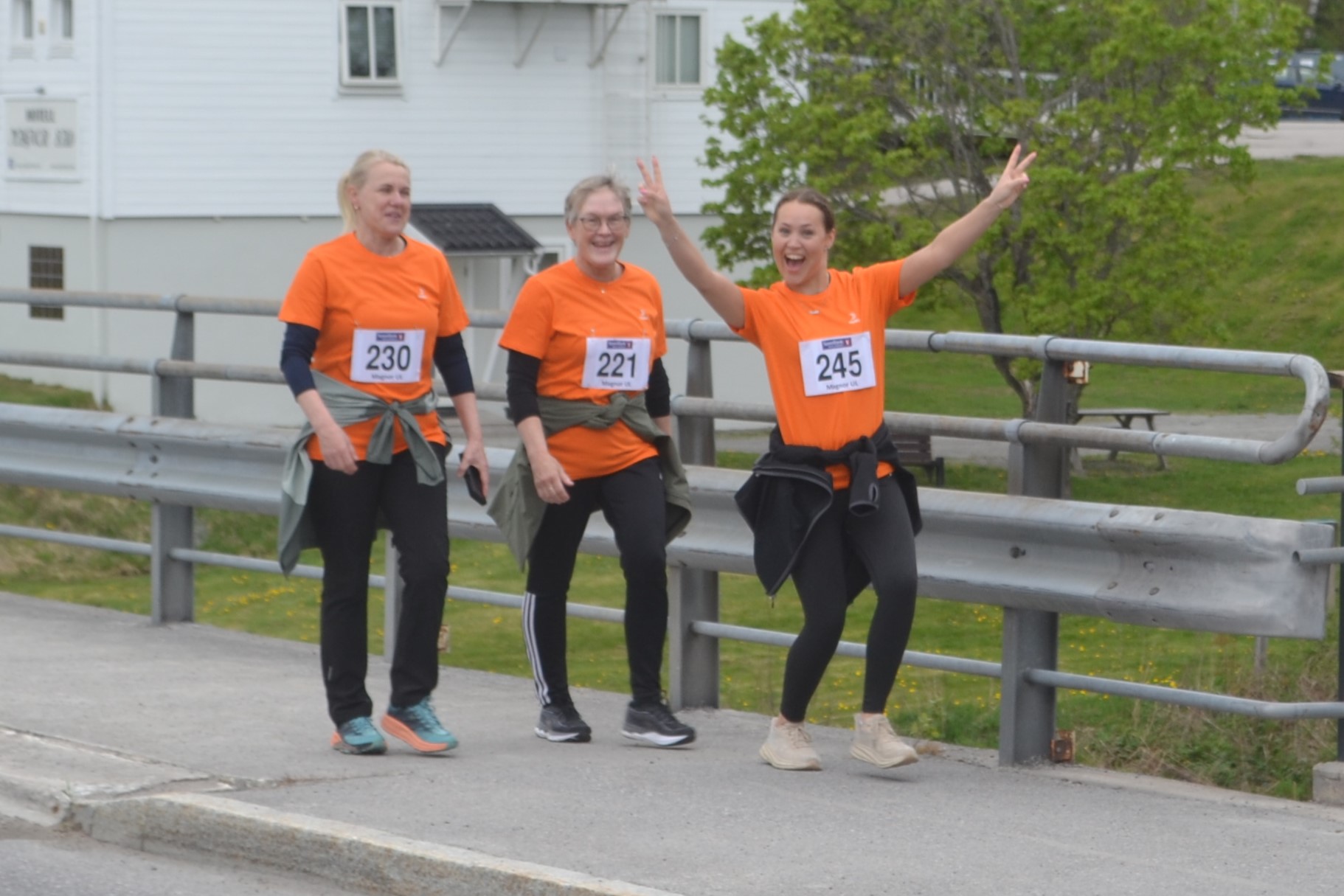 Marianne Torp, Laila-Engebråten og Frida-Olsson koste seg på tur.