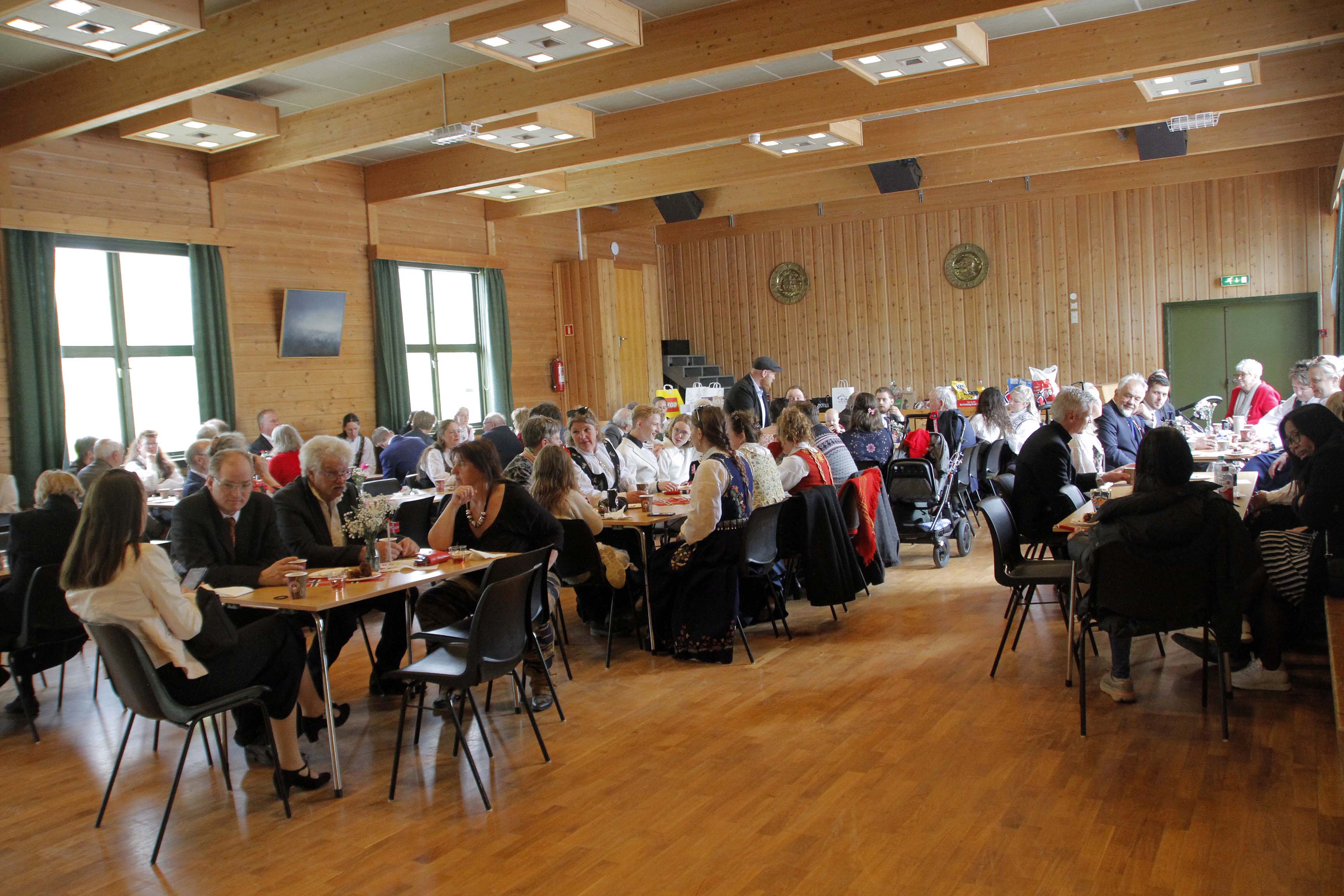 17. mai-bevertning i samfunnshuset.