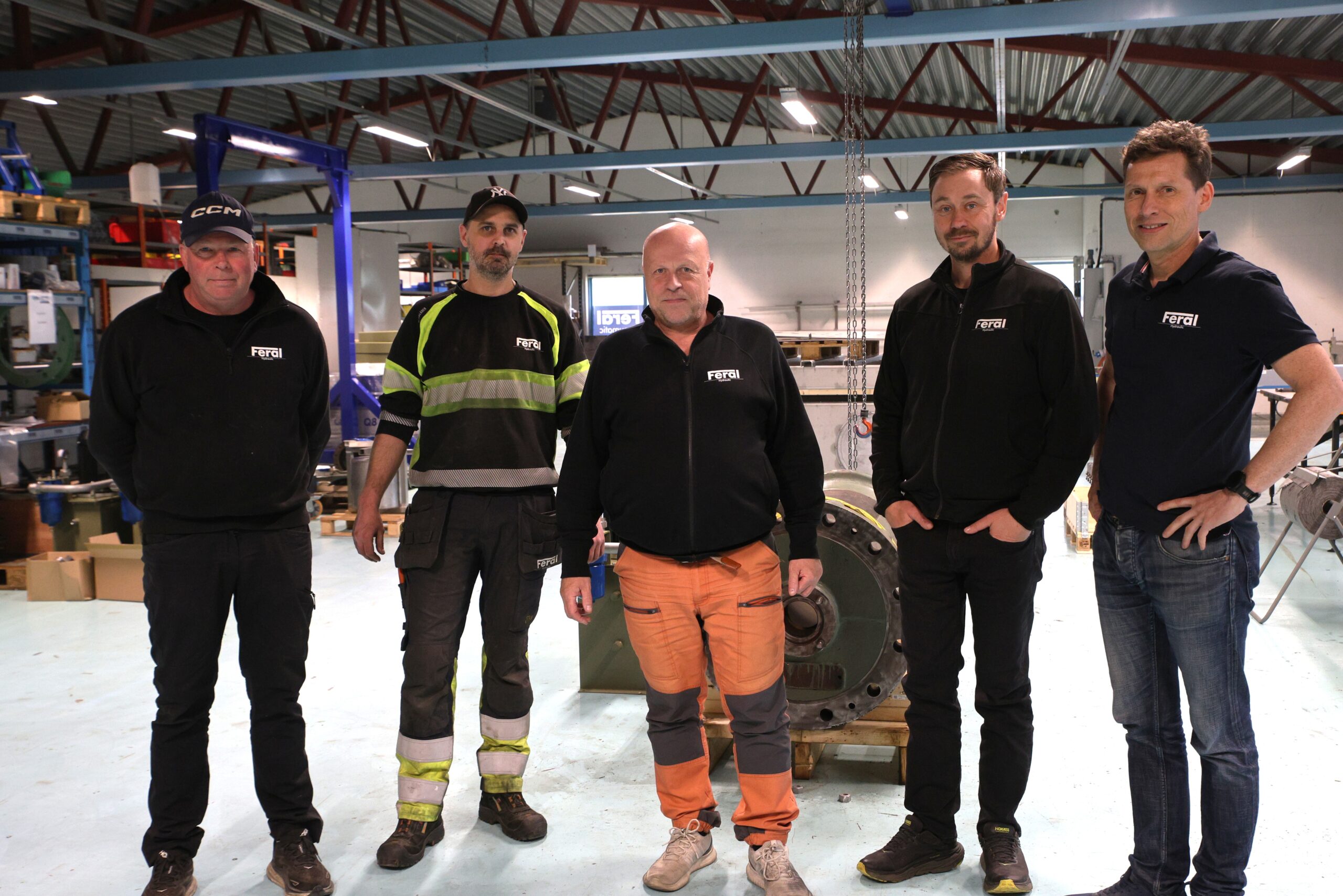 F.v. Børge Andersson, Martin Torstensson, Geir Olav Bentengen, Lars Åsberg, Torgim Finsrud og Vegard Svendby (var ikke til stede) utgjør Feral Hydraulic.