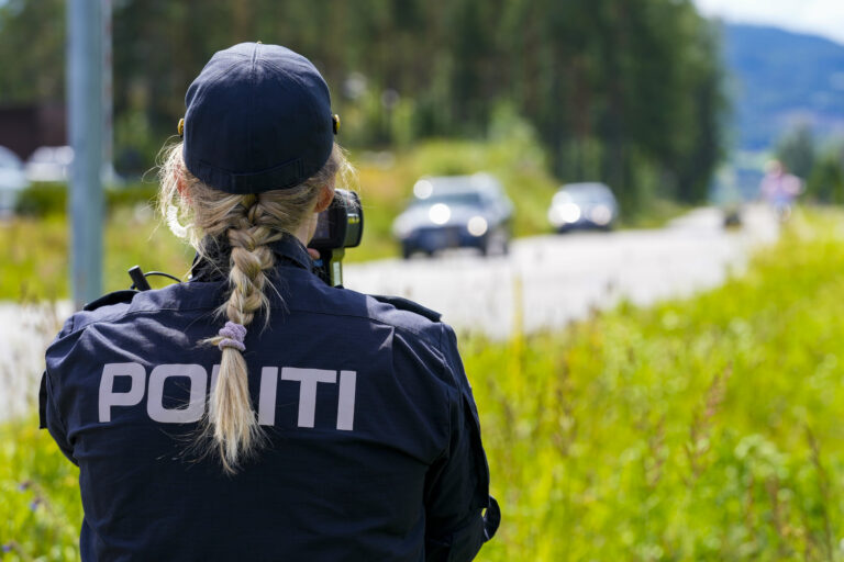 Utrykningspolitiet hadde fartskontroll på fylkesveg 21 på Vestmarka fredag kveld. Det ble kostbart for mange.