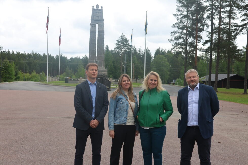 Johan Örnberg, kommunesjef i Eda, Hanna Andersson, kommunalråd i Eda, Kamilla Thue, ordfører i Eidskog og Nils Johansen, kommunedirektør i Eidskog presenterte prosjektet Grenseløs beredskap på Morokulien.