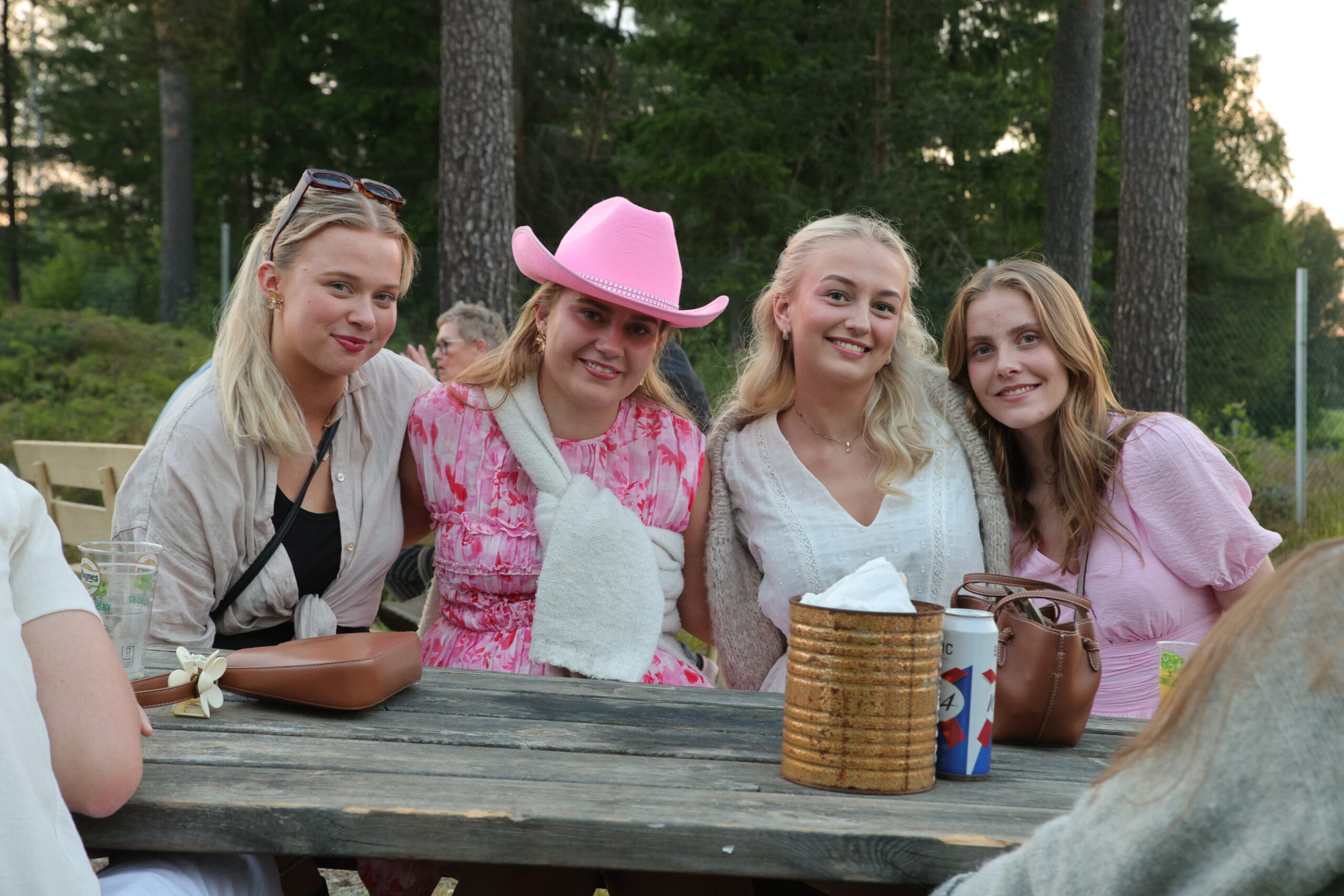 Anniken Eier Langbrumoen, Martine J. Taugbøl, Tuva Johnsen Taugbøl og Kristine Larsen Ruud.