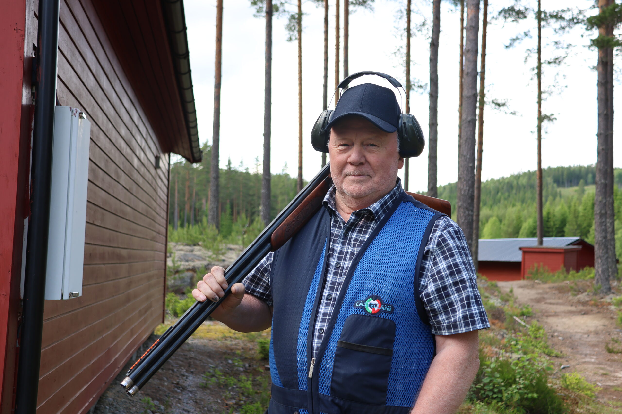 Kai Haug, er veteran i Eidskog Jeger og Fiskeforening og har skutt i en årrekke. Han er imponert over juniormiljøet som er skapt i klubben. Han trekker frem dyktige trenere og ivrige foreldre som viktige årsaker.