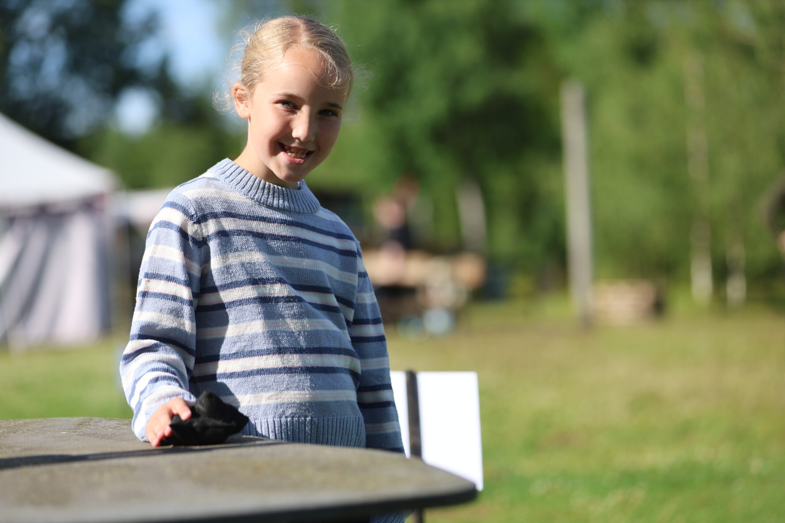 Charlotte Elsvåg er veldig glad i hester og forteller at hun har en egen kjepphest hjemme. Hun hadde aldri vært på Hesbøl og sett ridderøvelsene i aksjon, men det syns hun var veldig gøy.