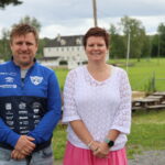 Leif Harald Lindkjølen og Solveig Brenna er stolte over deres prosjekt "Alle skal med" har gitt til barna og klubben.