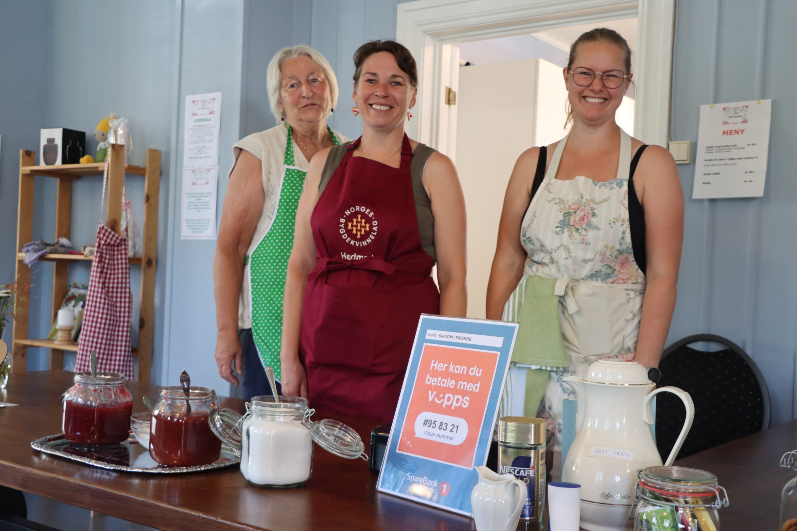 Disse damene sto for vaffel og kaffe serveringen. F.V: Else Engen, Desireé Nordseth Bergersen og Anne-Ragnhild Bjørge