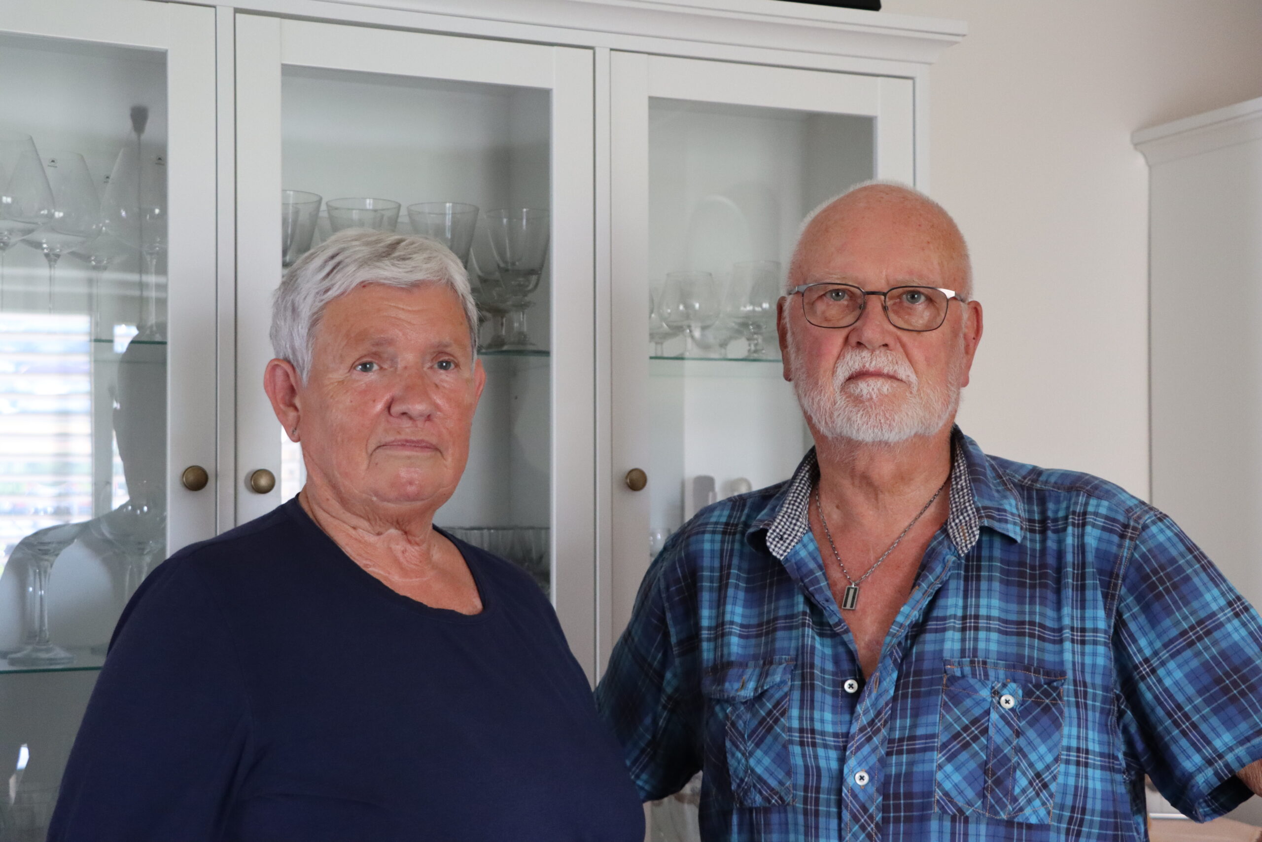 Torill Larsmon og Harald Christen Larsmon er glade for at det ble hell i uhell da de kom over brannen på Magnor.