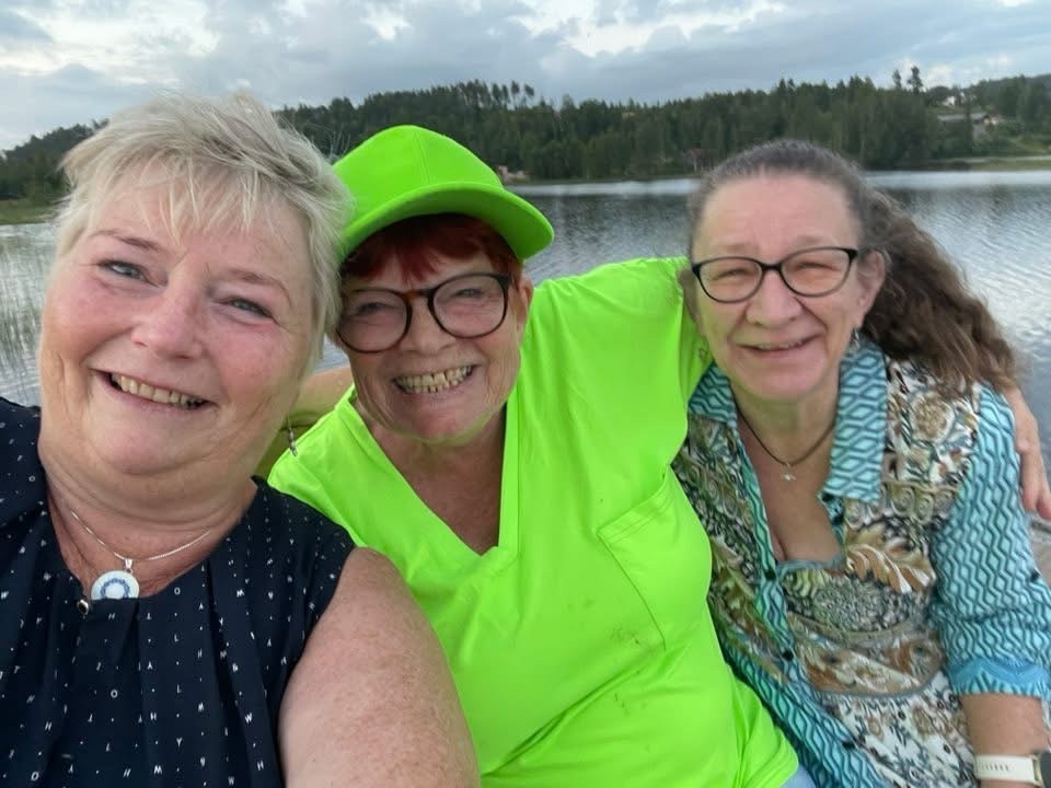 Vigdis Rudberg, Anita Palm Ilagsmoen og Andrea Anastasia Koropis er nye frivillige som skal stå for Åpen lunsj i kaffekroken på Tyrielden hver første onsdag i måneden.
