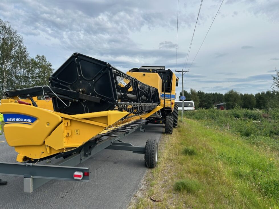 For å kjøre denne langs vegen kreves det en spesiell dispensasjon. Det hadde ikke føreren.